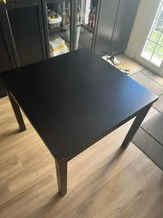 Mesa de comedor Ikea negra extensible