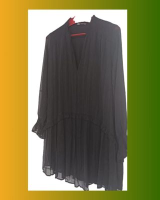 Blusa Zara negra vaporosa asimétrica