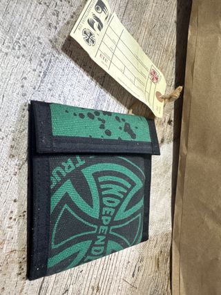 Cartera Billetera Independent Negra y Verde
