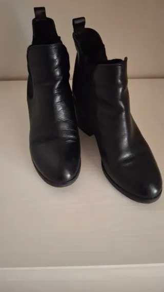 Stivaletti neri in pelle n.40