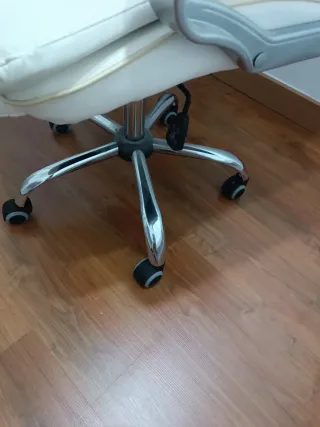 Silla de escritorio ergonómica blanca