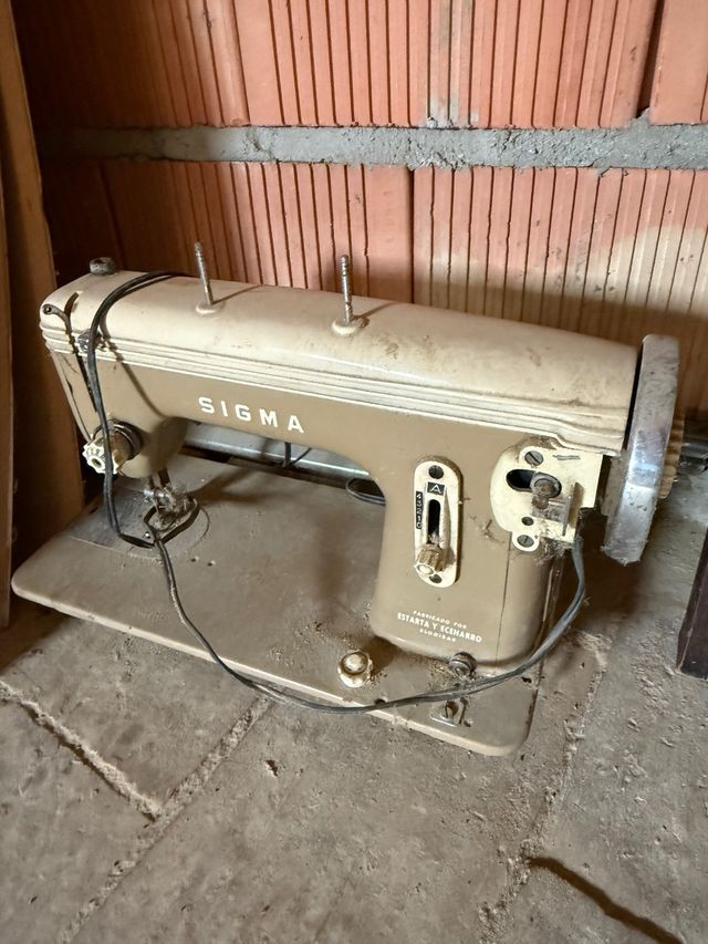 Máquina de coser Sigma antigua
