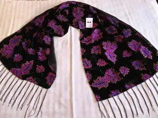 Echarpe terciopelo hojas moradas + pendientes