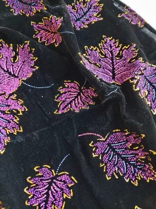 Echarpe terciopelo hojas moradas + pendientes