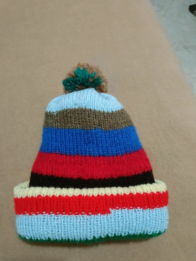 Berretto lana colorato fatto a mano
