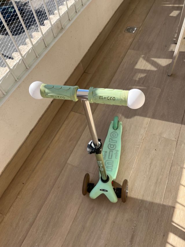 Patinete Micro Mini2Grow Deluxe Magic LED