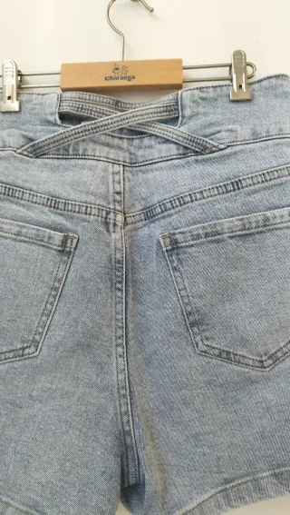 Pantalón corto vaquero azul claro elástico