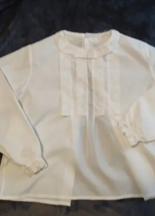 Blusa blanca con encaje