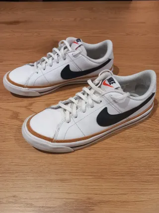 Zapatillas Nike Blancas y Negras