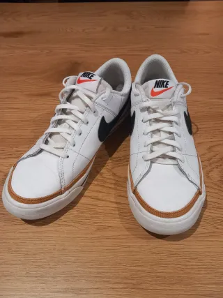 Zapatillas Nike Blancas y Negras