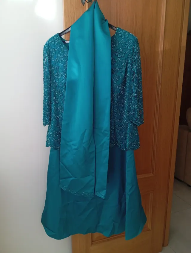 Conjunto de fiesta verde azulado