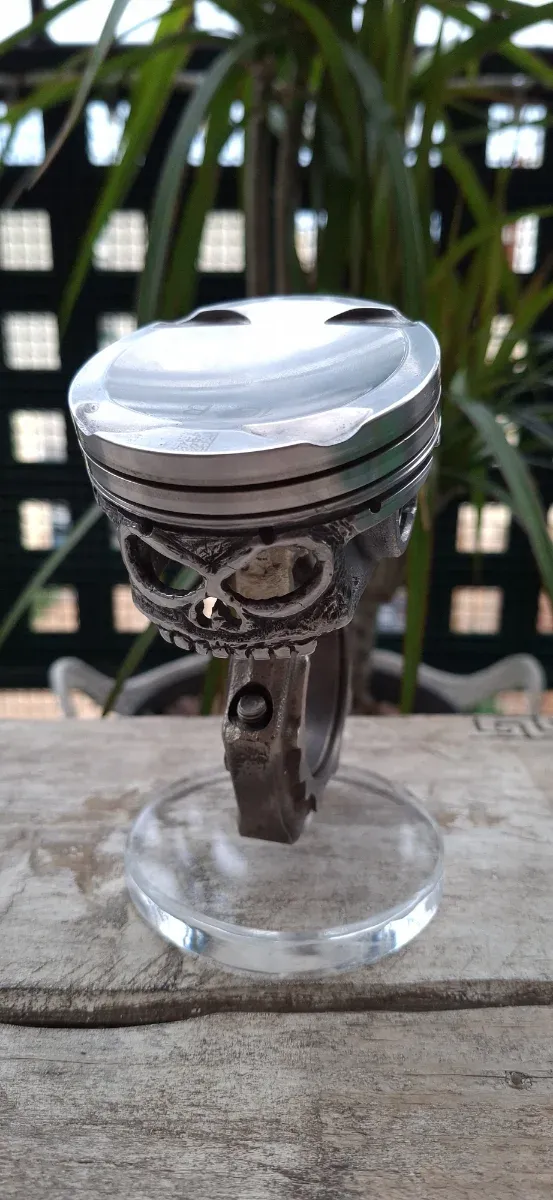 Calavera piston coche decoracion