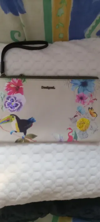 Bolso de mano Desigual floral con pulsera