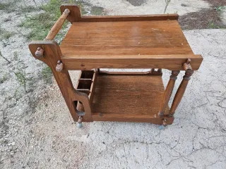 Mesa camarera de madera
