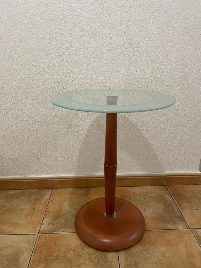 Mesa auxiliar cristal y madera