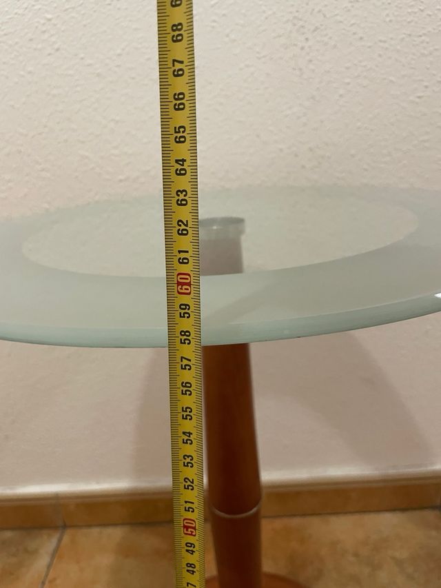 Mesa auxiliar cristal y madera