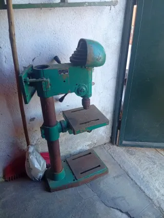 Taladro de pie verde