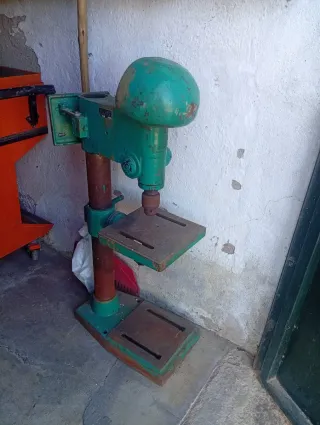 Taladro de pie verde