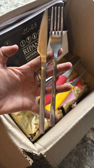 Juego de vajilla y utensilios de cocina