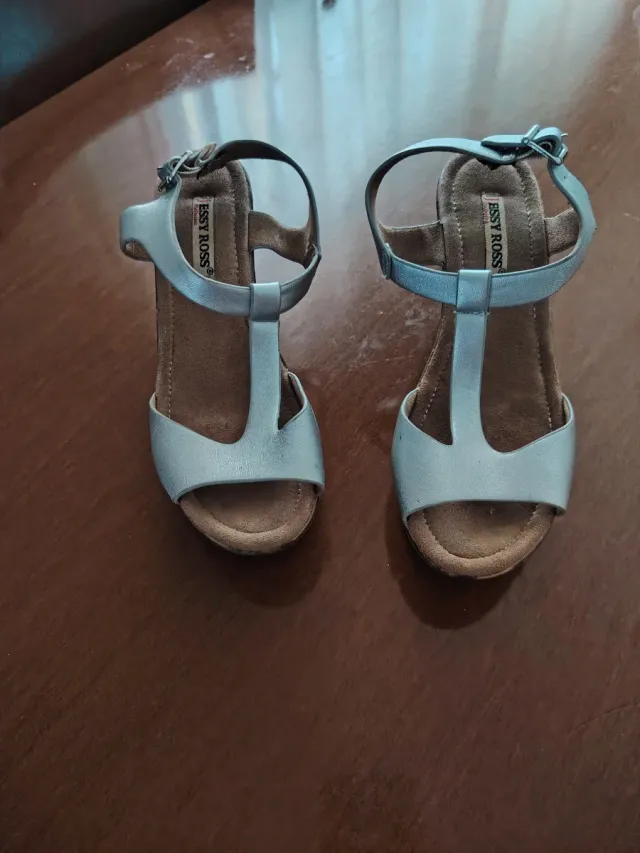 Sandalias cuña Jessy Ross plateadas
