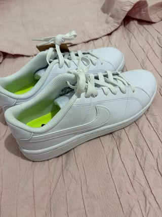 Nike Court Royale 2NN Mujer Talla 40 Blancas