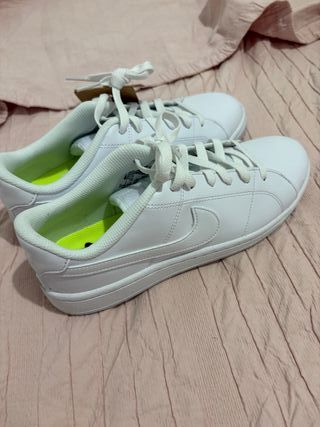 Nike Court Royale 2NN Mujer Talla 40 Blancas