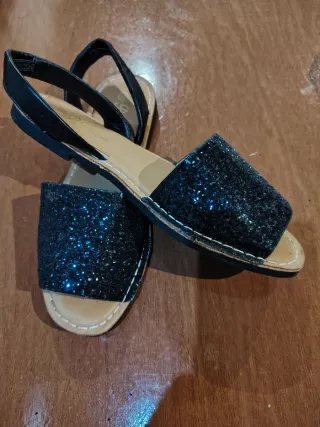 Sandalias mallorquinas negras brillantes