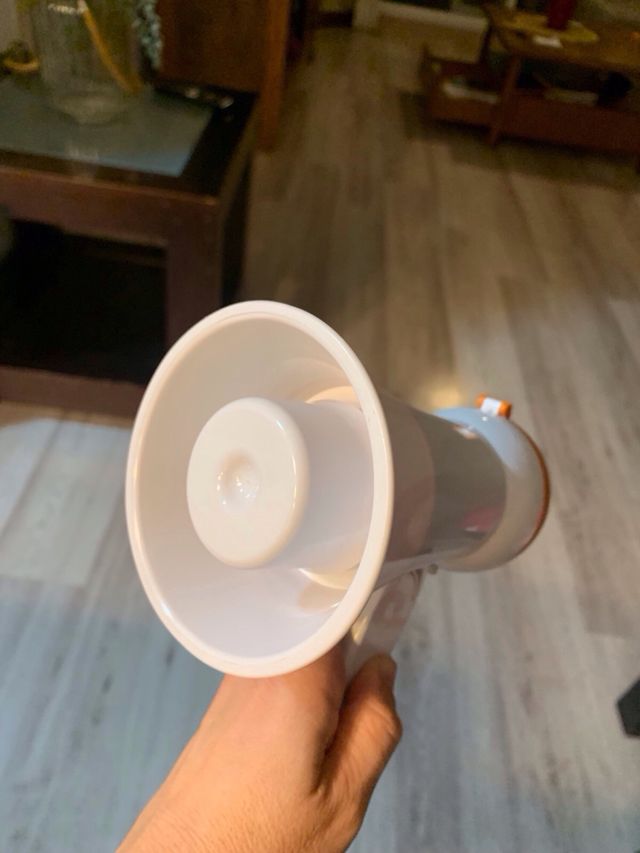 Mini megáfono naranja y blanco