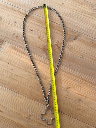 Collar largo gótico/ punk con colgante cruz