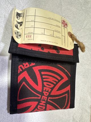Cartera Independent Negra y Roja