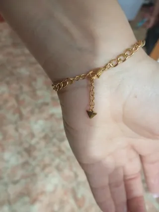 Pulsera Guess Dorada con Dijes