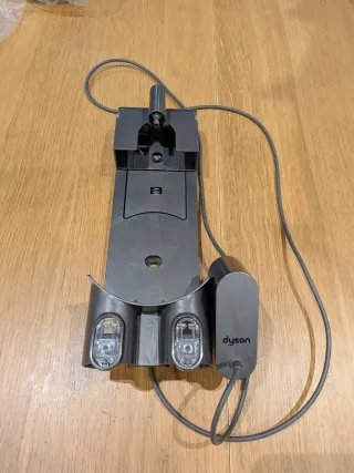 Cargador y colgador pared Dyson V6
