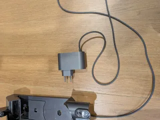 Cargador y colgador pared Dyson V6
