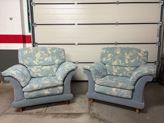 2 poltrone blu comode, solide ed eleganti
