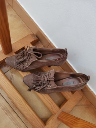 Zapatos abotinados 100% piel, talla 37. Uterqüe