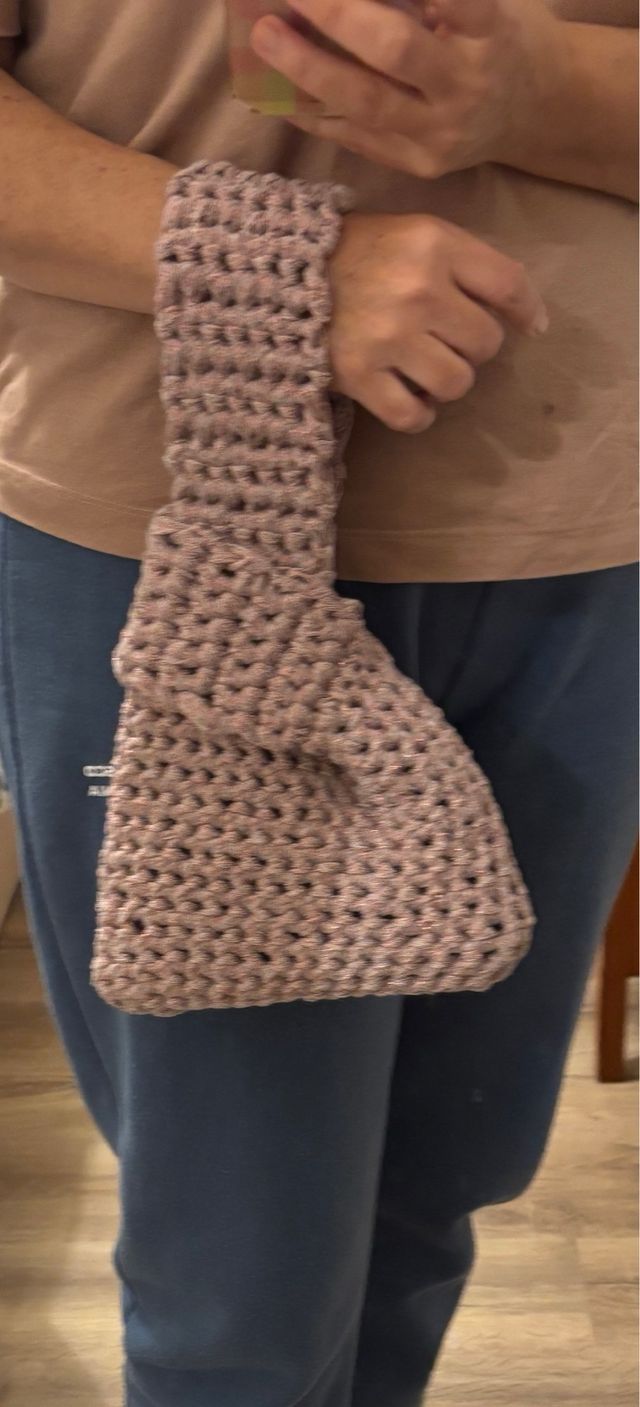 Bolso fiesta crochet rosado artesanal