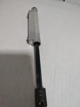 Pistón hidráulico capota Peugeot 207cc 