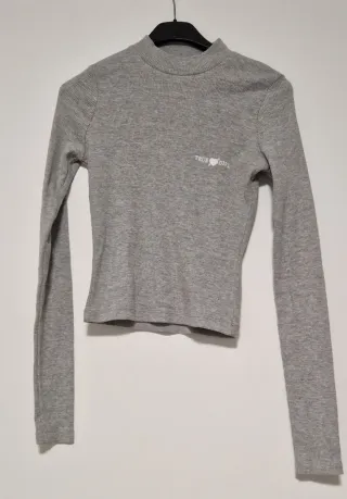 Camiseta gris de manga larga