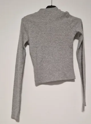 Camiseta gris de manga larga