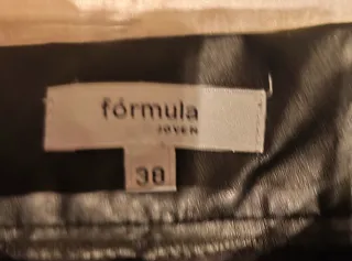 Falda Midi Ecopiel Negra Plisada