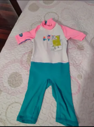 Bañador niña manga corta 3 años. 