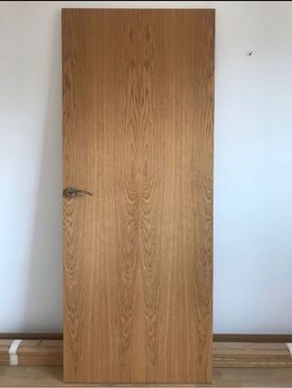 Puerta maciza de madera
