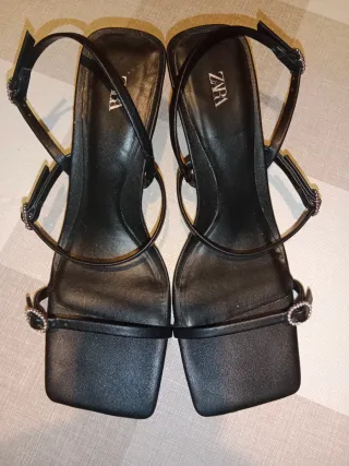 Zapatos de tacón ZARA negros