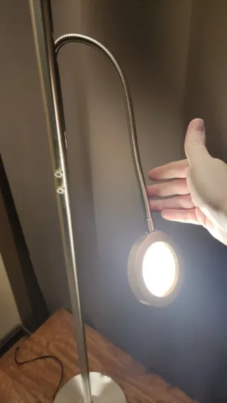 Lámpara de pie LED táctil regulable
