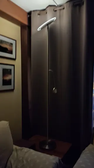Lámpara de pie LED táctil regulable