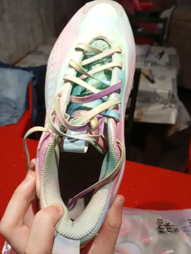 Nuove scarpe da basket AE1 taglia 42