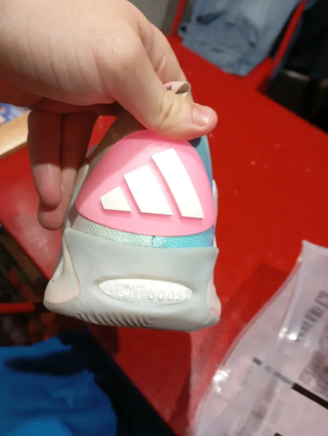 Nuove scarpe da basket AE1 taglia 42