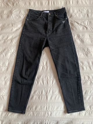 Bershka Vaqueros negros Mom Slim desgastados