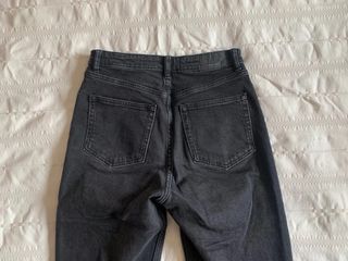 Bershka Vaqueros negros Mom Slim desgastados