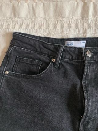 Bershka Vaqueros negros Mom Slim desgastados